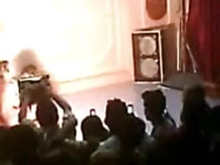 पागलों के शिकंजे सेक्सी मूवी वीडियो पिक्चर में पागल पागल