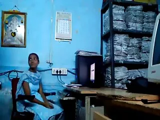 रियल हिंदी सेक्सी पिक्चर मूवी चेक श्यामला पट्टी और लैपडांस करता है