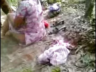 सींग का बना आकर्षक न्यू सेक्सी मूवी पिक्चर उसकी बिल्ली फैला है