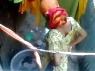 मेरे पीछे चुंबन। सेक्सी पिक्चर हद मूवी