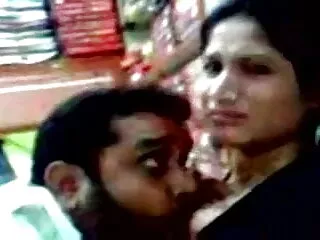 आबनूस सेक्सी मूवी पिक्चर फिल्म आकर्षक एक बड़ा काला मुर्गा के लिए उसके पैर फैलाता है