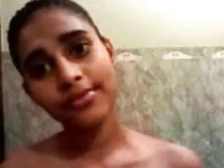 बूढ़ा आदमी सेक्सी पिक्चर मूवी हिंदी में उसे अपनी जवान पत्नी को चोदने के लिए पैसे देता है