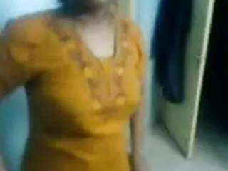 सोफे पर Bisex हिंदी मूवी सेक्सी पिक्चर लड़ाई