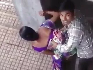 हॉर्नी शादीशुदा श्यामला एक बार में तीन कठिन लंडों को चूसती है और फिर सूख जाती सेक्सी पिक्चर वीडियो हद मूवी है