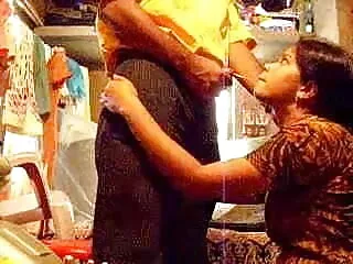 क्लारा गोल्ड सेक्सी मूवी पिक्चर वीडियो एक गर्म बकवास के लिए उसके मोज़ा छोड़ देता है
